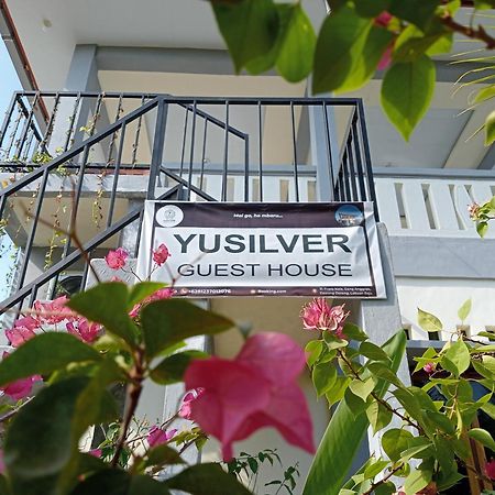 Yusilver Guest House Лабуан-Баджо Екстер'єр фото