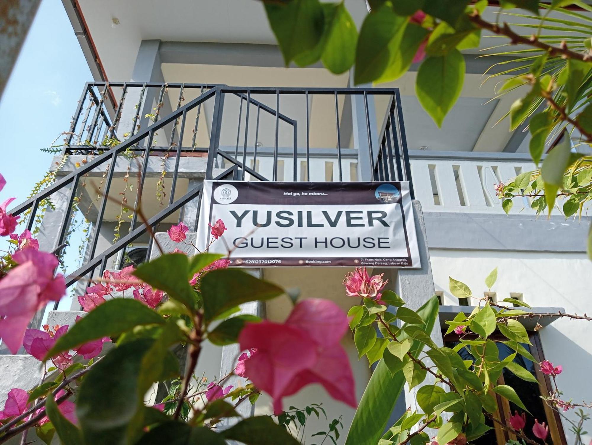 Yusilver Guest House Лабуан-Баджо Екстер'єр фото