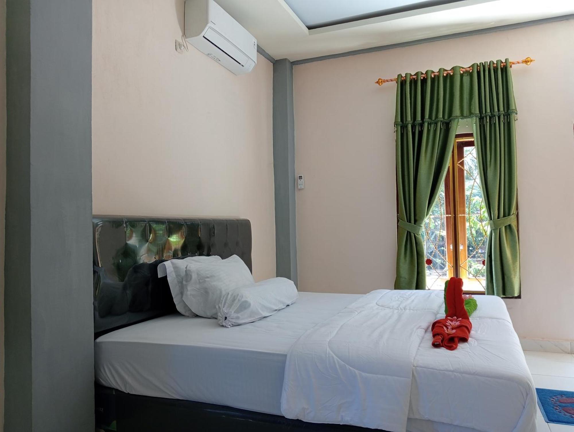 Yusilver Guest House Лабуан-Баджо Номер фото